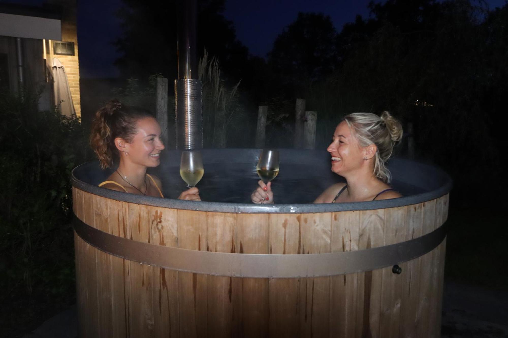 Wellness Chalet Veluwemeer Биддингхёйзен Экстерьер фото
